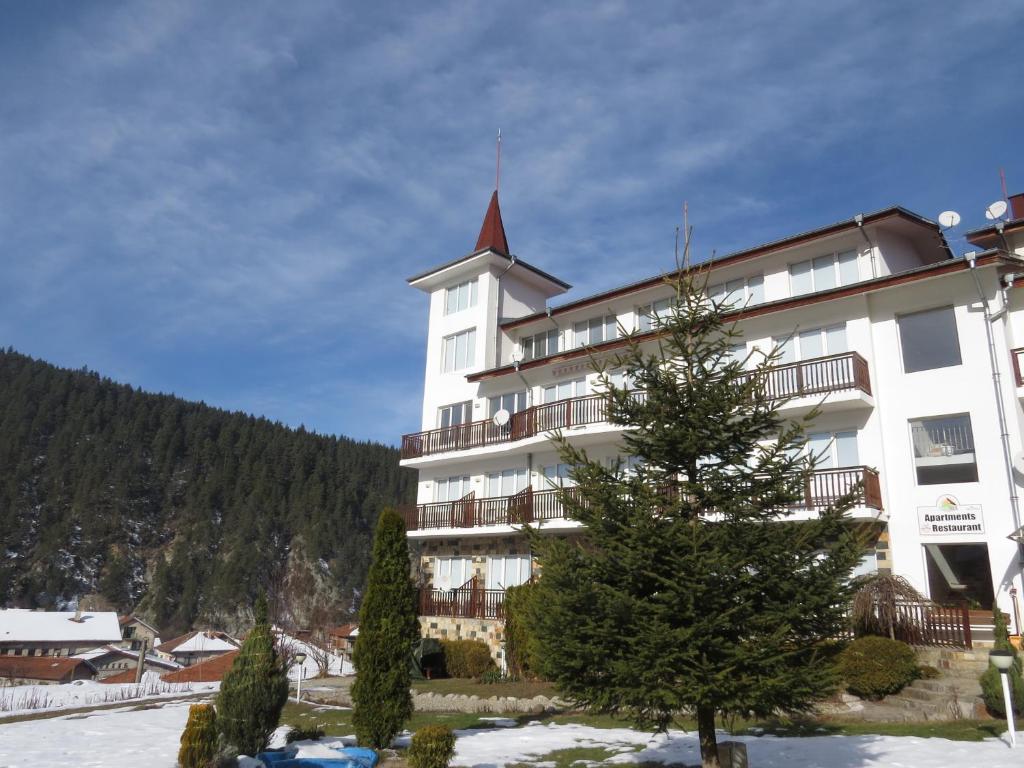 Eagle Rock Beli Iskar - Beautiful exterior with green spruce and mountain landscape near Borovets