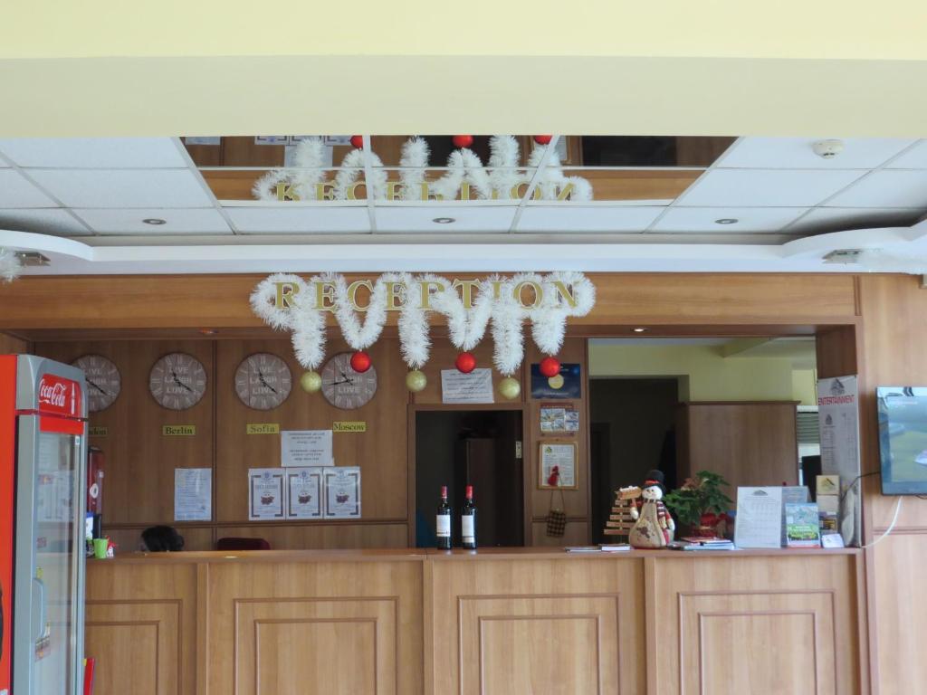 Eagle Rock Beli Iskar - Professional reception desk and welcoming lobby for guests